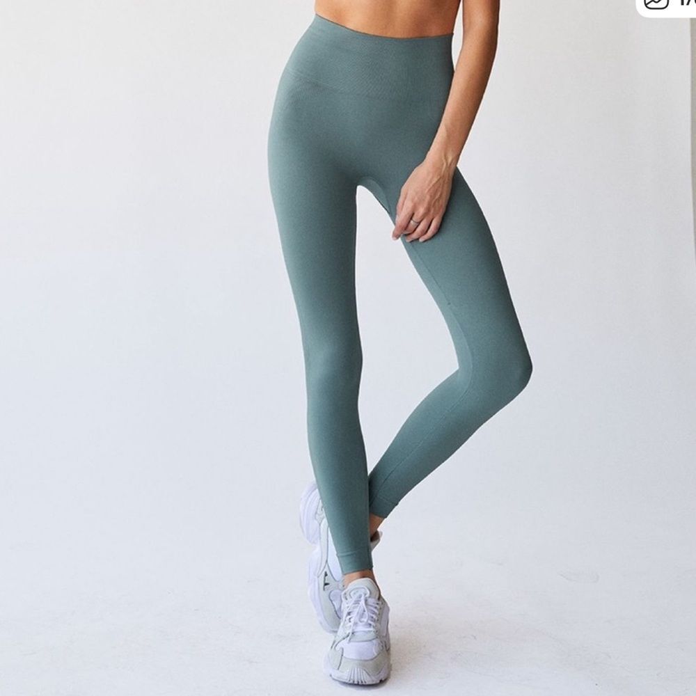 SET active Wave Leggings Seafoam Leggings size medium